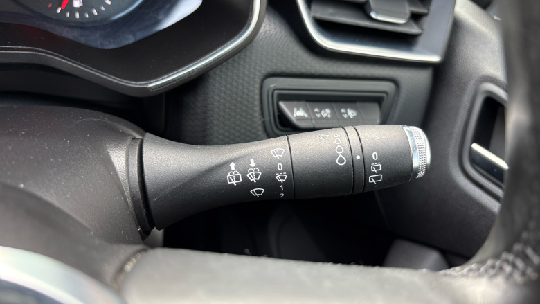 Renault Clio 1.0 TCe 100 Iconic 5dr Petrol Hatchback